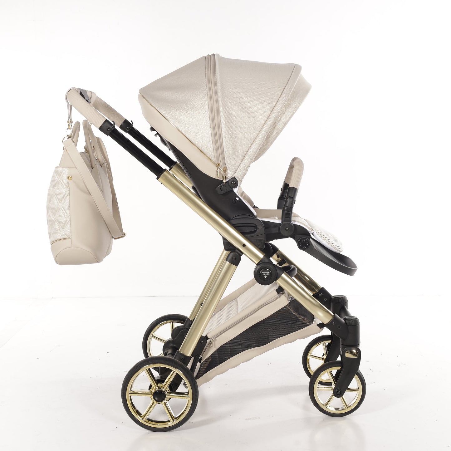 Junama Diamond Ellegante Lamé Kombi-Kinderwagen
- BEIGE / GOLD
