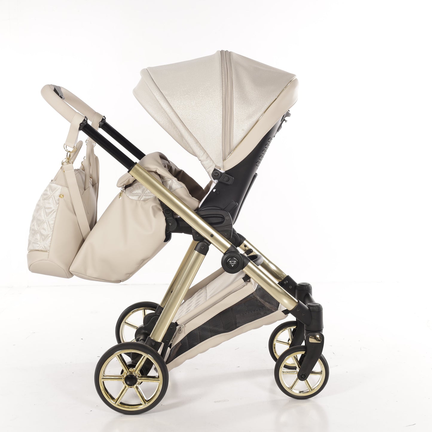 Junama Diamond Ellegante Lamé Kombi-Kinderwagen
- BEIGE / GOLD