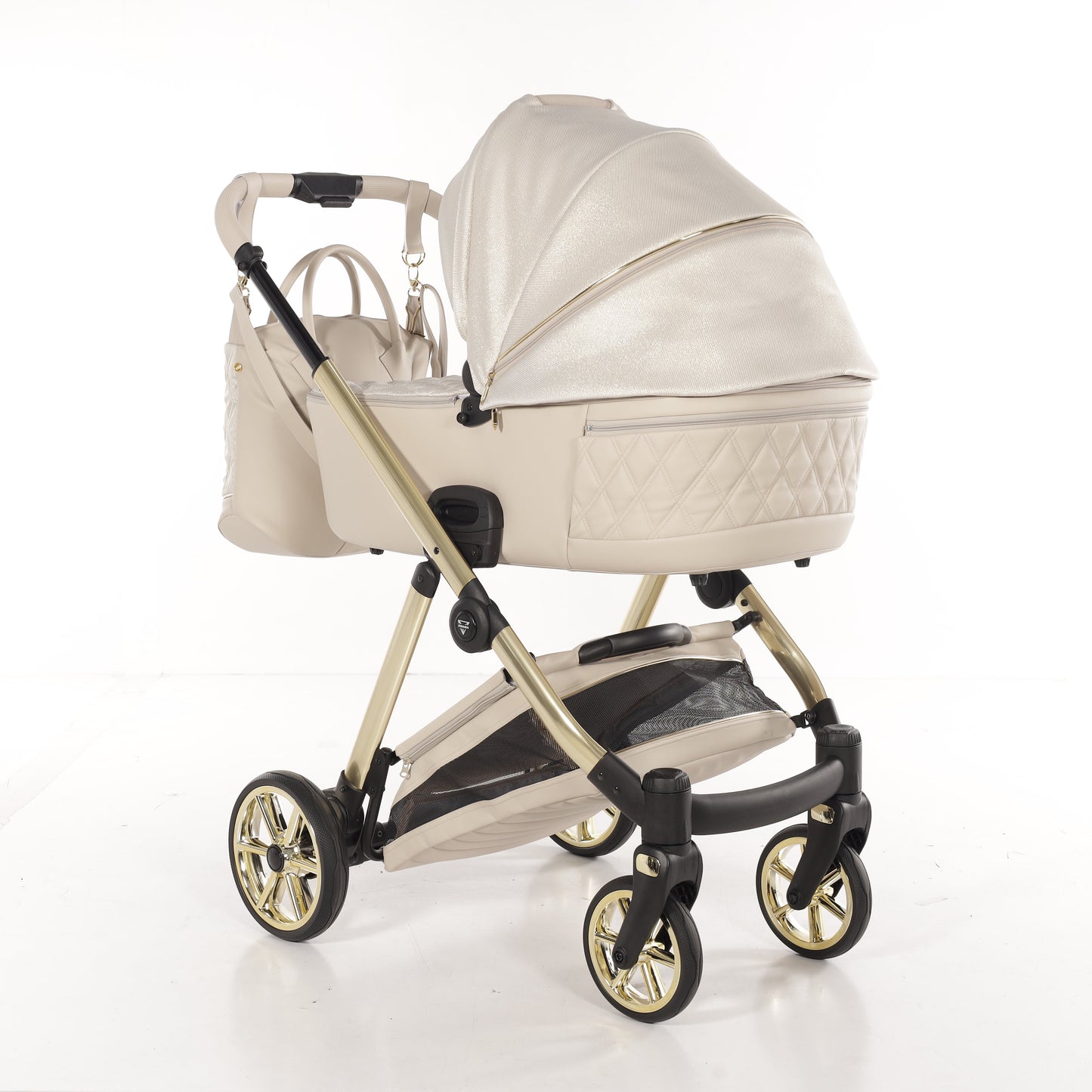Junama Diamond Ellegante Lamé Kombi-Kinderwagen
- BEIGE / GOLD