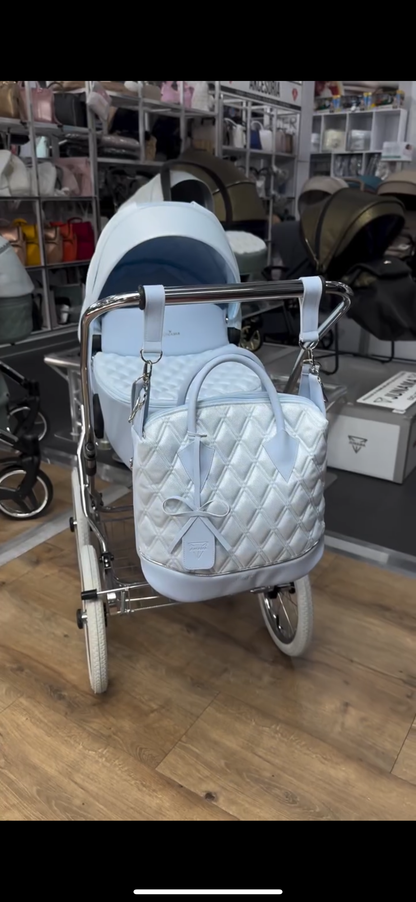 Junama Diamond Ellegante Lamé Kombi-Kinderwagen
RETRO - BABYBLUE
