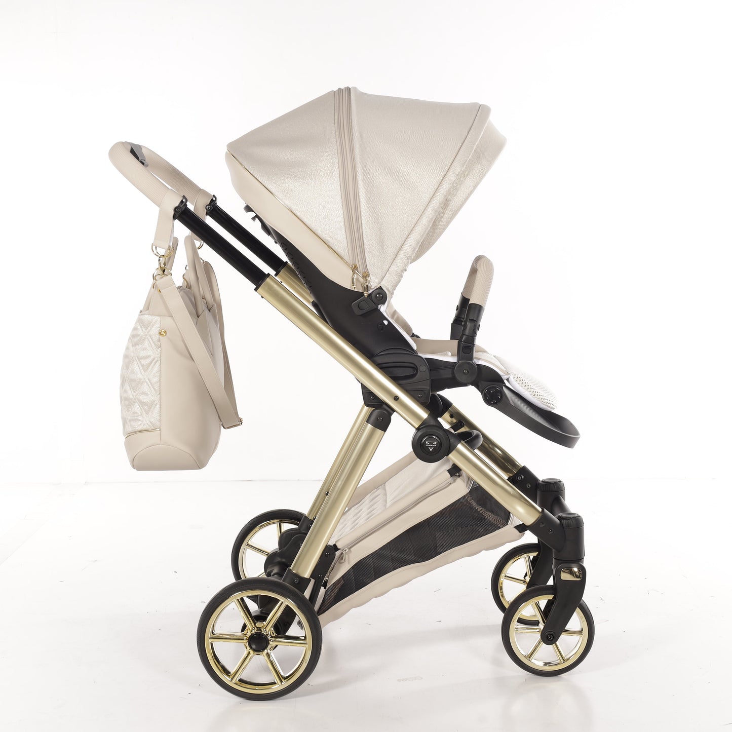 Junama Diamond Ellegante Lamé Kombi-Kinderwagen
- BEIGE / GOLD