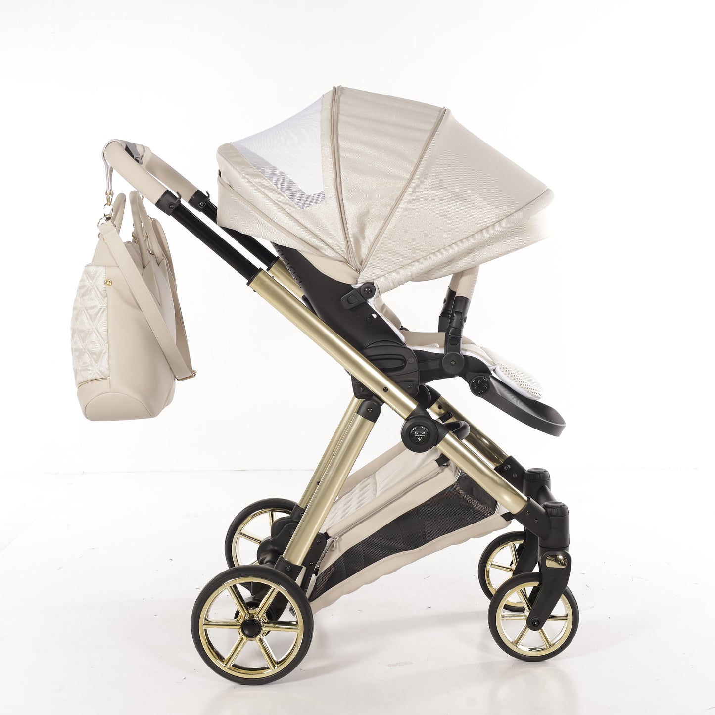 Junama Diamond Ellegante Lamé Kombi-Kinderwagen
- BEIGE / GOLD
